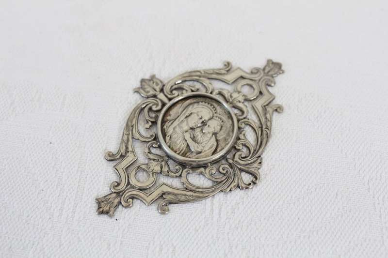 VINTAGE CATHOLIC SILVER MOTHER MARY BABY JESUS PENDANT FOR NECKLACE