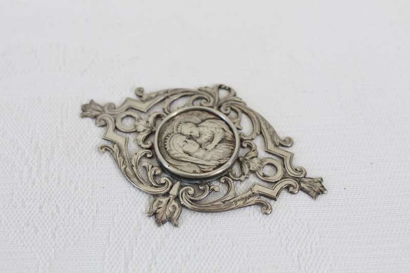 VINTAGE CATHOLIC SILVER MOTHER MARY BABY JESUS PENDANT FOR NECKLACE