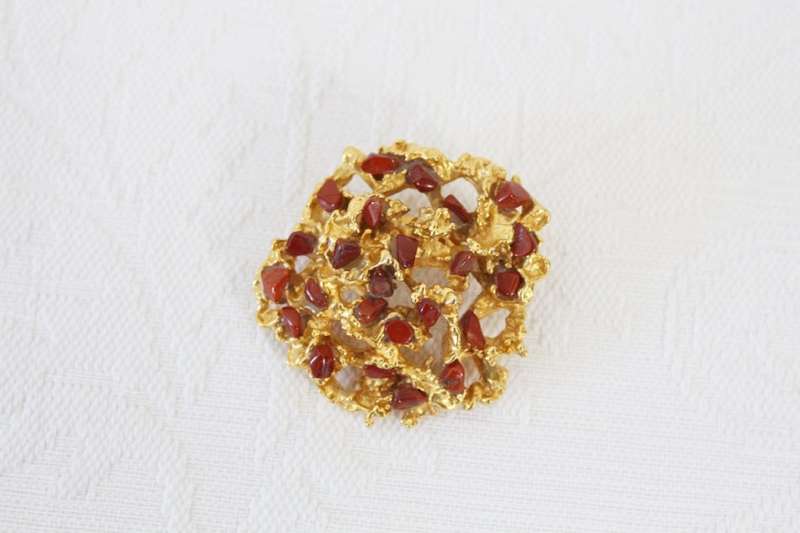 VINTAGE RED JASPER GEM STONE CLUSTER GOLD PLATED BROOCH PIN
