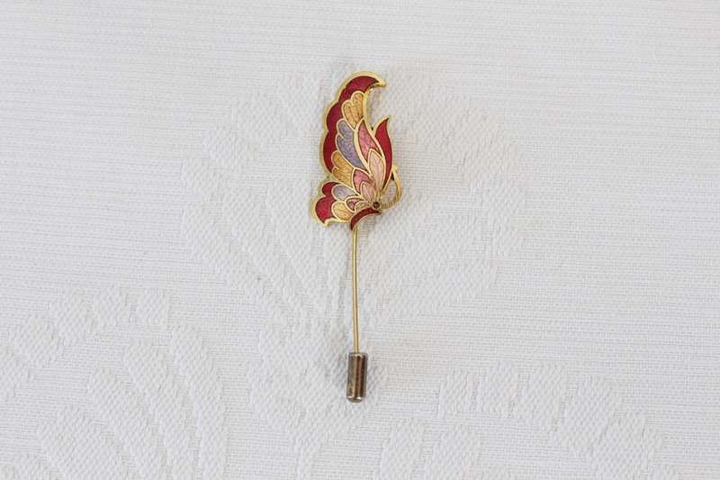 VINTAGE CLOISONNE ENAMEL BUTTERFLY GOLD PLATED HAT PIN