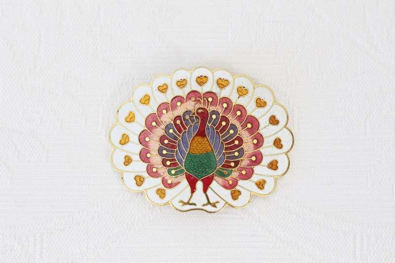 VINTAGE CLOISONNE ENAMEL PEACOCK GOLD PLATED WHITE BELT BUCKLE