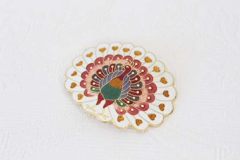 VINTAGE CLOISONNE ENAMEL PEACOCK GOLD PLATED WHITE BELT BUCKLE