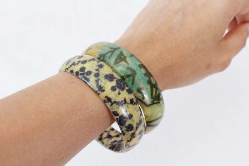 VINTAGE FABRIC PLASTIC GREEN FLORAL BANGLES BRACELETS