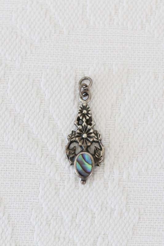 STERLING SILVER VINTAGE ABALONE SHELL PENDANT