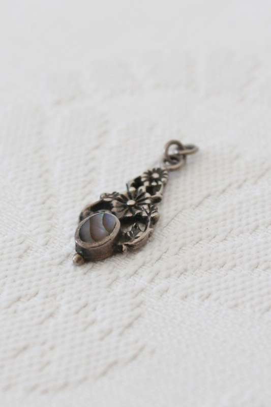 STERLING SILVER VINTAGE ABALONE SHELL PENDANT