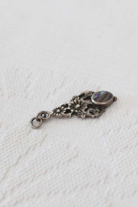 STERLING SILVER VINTAGE ABALONE SHELL PENDANT