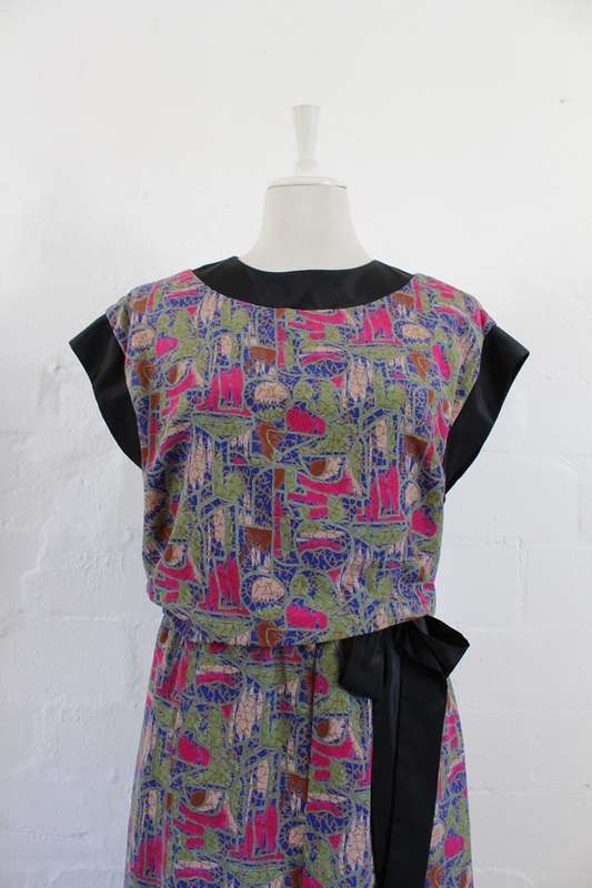VINTAGE ABSTRACT PRINTED PINK BLACK DAY DRESS - SIZE 14