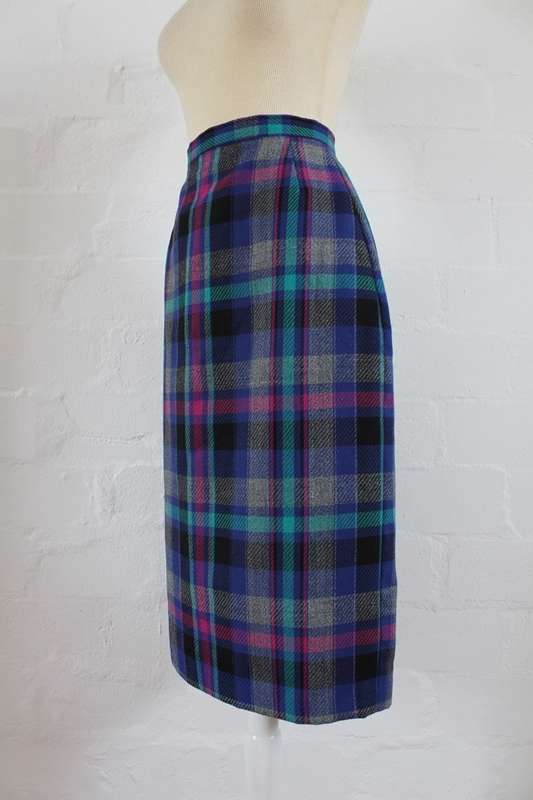 VINTAGE PLAID CHECK PRINT BLUE PURPLE WOOL PENCIL SKIRT - SIZE 8