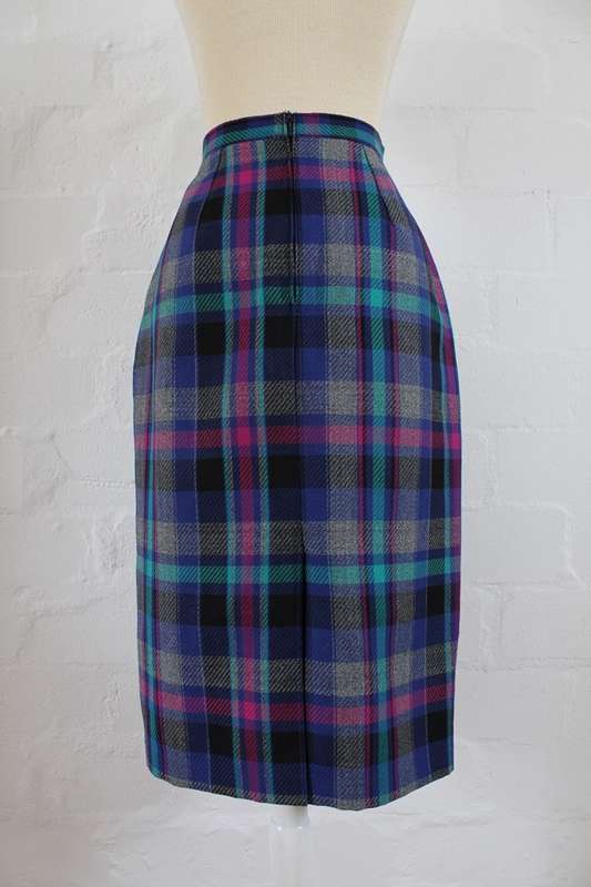 VINTAGE PLAID CHECK PRINT BLUE PURPLE WOOL PENCIL SKIRT - SIZE 8