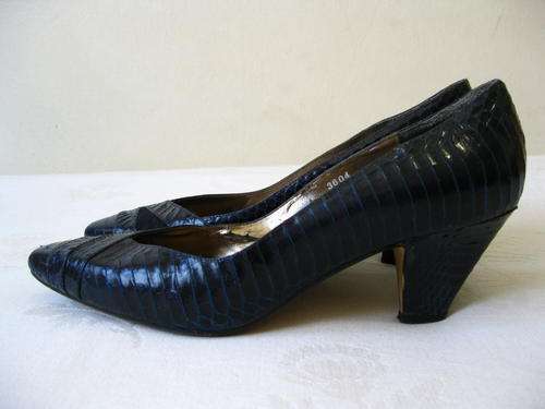 VINTAGE J RENEE GENUINE SNAKE SKIN SUEDE NAVY BLUE KITTEN HIGH HEELS SHOES - SIZE 4
