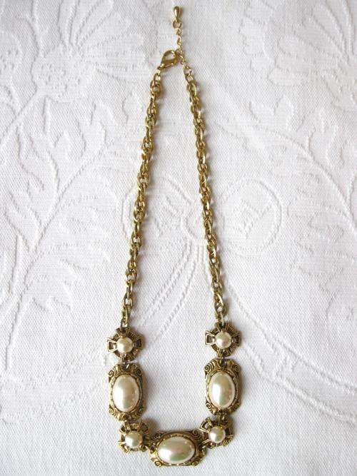 VINTAGE GOLD PLATED FAUX MABE PEARL CHAIN COSTUME NECKLACE