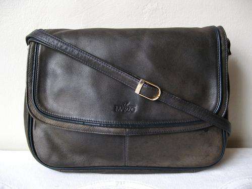 VINTAGE IL MARZO GENUINE LEATHER SLING MESSENGER FLAP BAG