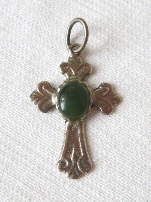 VINTAGE SILVER PLATED GREEN STONE CROSS PENDANT FOR NECKLACE
