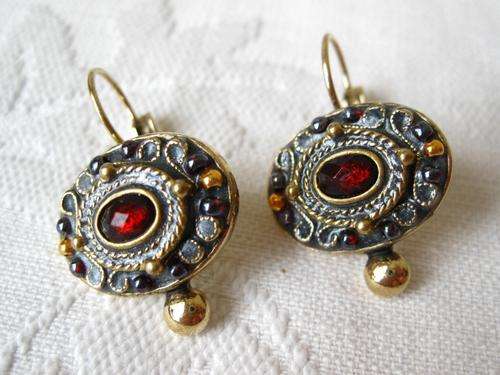 GOLD PLATED RED STONE DROP PIERCED COSTUME EARRINGS