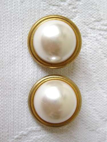 VINTAGE FAUX MABE PEARL GOLD PLATED COSTUME CLIP-ON EARRINGS