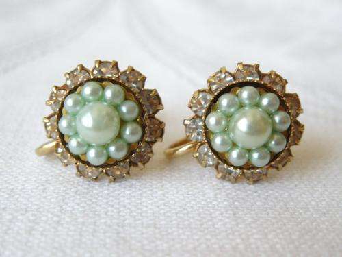 VINTAGE GREEN FAUX PEARL RHINESTONE CLUSTER FLORAL GOLD PLATED SCREW-ON EARRINGS