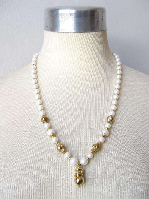 VINTAGE FAUX PEARL GOLD BEADED NECKLACE