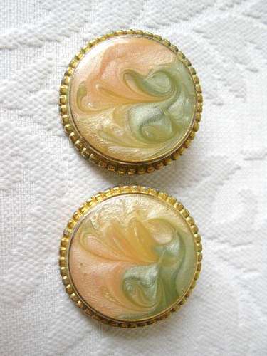 VINTAGE PASTEL PINK GREEN SWIRL ENAMEL GOLD PLATED LARGE ROUND CLIP-ON EARRINGS
