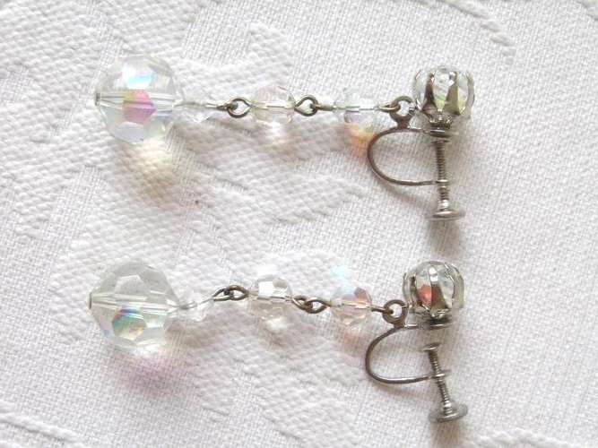 *CLEARANCE SALE* VINTAGE CRYSTAL BEADED LUCITE DANGLE DROP SCREW BACK SILVER PLATED EARRINGS