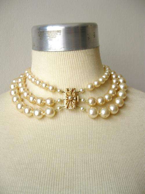 VINTAGE FAUX PEARL RHINESTONE TRIPLE STRAND COSTUME NECKLACE