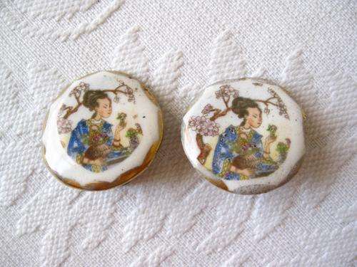 VINTAGE ITALIAN PORCELAIN PAINTED JAPANESE WOMAN CLIP ON EARRINGS