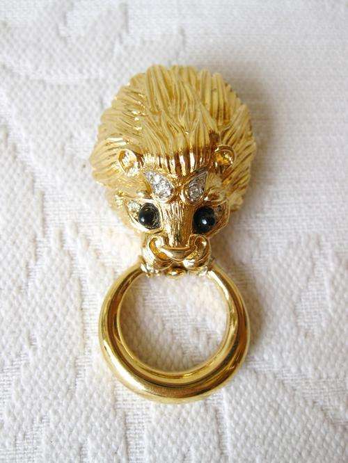 VINTAGE NINA RICCI DESIGNER GOLD PLATED LION HEAD BROOCH PIN