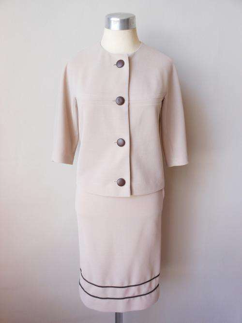 VINTAGE 60S JACKY O BEIGE TWO PIECE SKIRT JACKET TOP SUIT - SIZE S