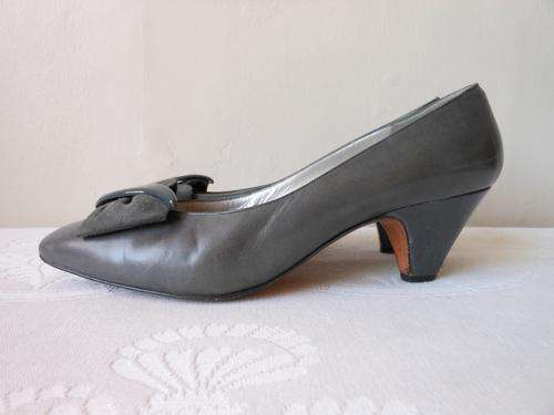 *BRUNO MAGLI* DESIGNER VINTAGE GENUINE LEATHER GREY BOW HIGH HEELS SHOES - SIZE 7 1/2