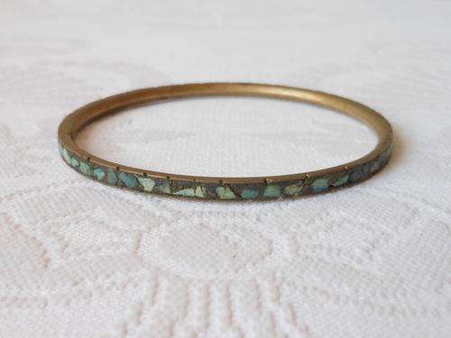 VINTAGE BRASS TURQUOISE STONE INLAY THIN BANGLE BRACELET