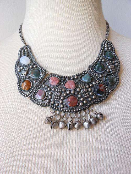 VINTAGE SEMI PRECIOUS STONE SILVER PLATED CHUNKY BELL NECKLACE