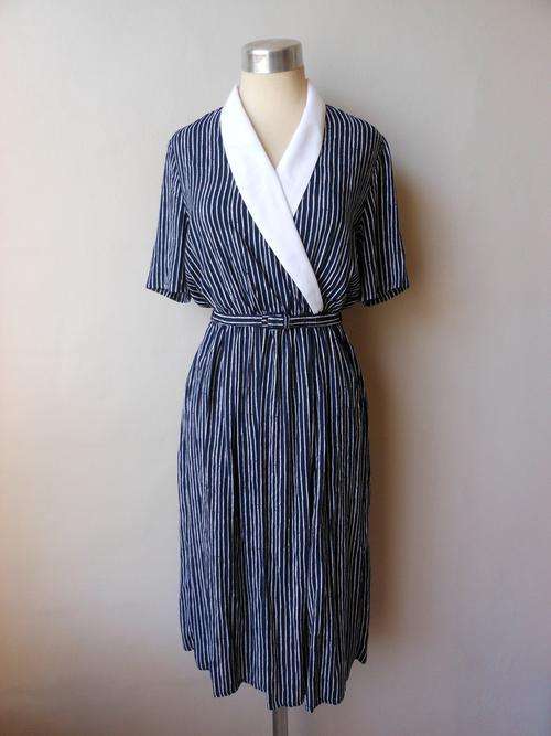 VINTAGE NAVY BLUE WHITE STRIPED CRISS CROSS COLLAR BELTED DRESS - SIZE 10