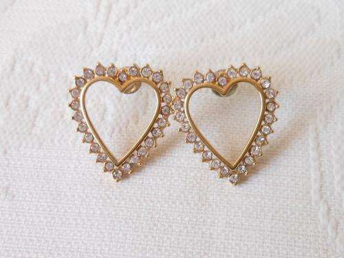 VINTAGE RHINESTONE HEART GOLD PLATED EARRINGS - PIERCED