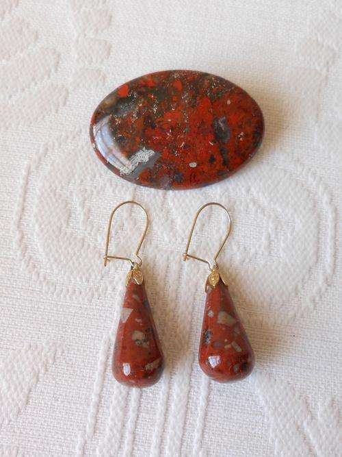 VINTAGE JASPER SEMI PRECIOUS STONE RED BROOCH EARRINGS PIERCED JEWELLERY SET