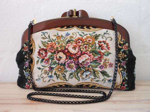 VINTAGE FLORAL TAPESTRY FLOWER LUCITE FRAME CHAIN CLUTCH PURSE BAG HANDBAG