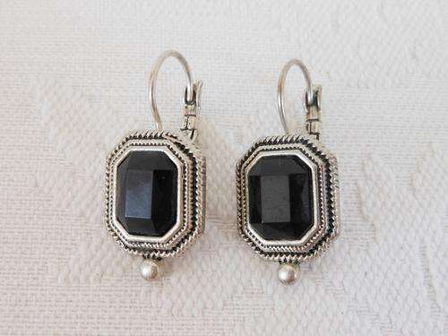 VINTAGE SILVER PLATED BLACK STONE SQUARE DROP EARRINGS - PIERCED