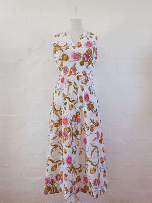 *SALE* VINTAGE WHITE PINK FLORAL PRINT PLEATED SLEEVELESS LONG MAXI DRESS - SIZE 10