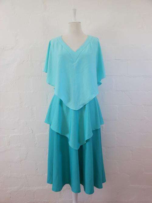 VINTAGE BLUE TIERED V NECK EVENING FORMAL DRESS - SIZE 10