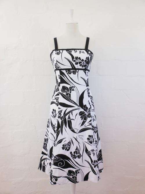 DANIEL HECHTER PARIS WHITE BLACK FLORAL PRINT COCKTAIL DRESS - SIZE 14