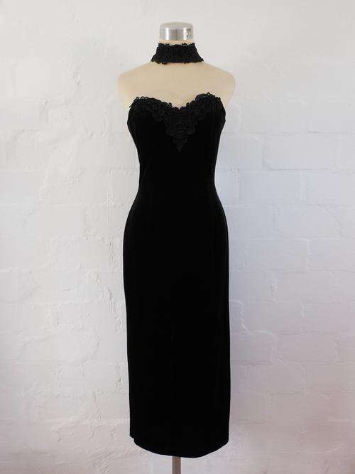 VINTAGE BLACK LACE SWEETHEART HALTERNECK COCKTAIL FORMAL DRESS - SIZE 8