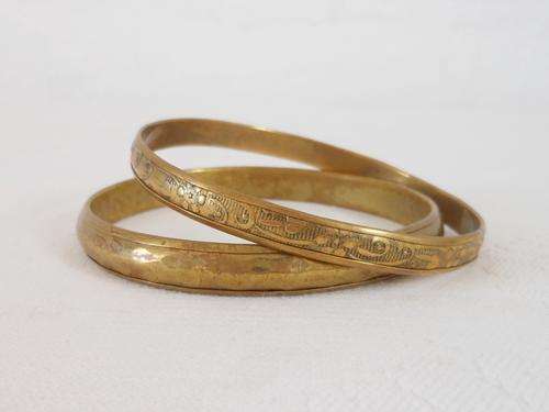 LOT OF 2 VINTAGE BRASS THIN FLORAL EMBOSSED BRACELETS BANGLES