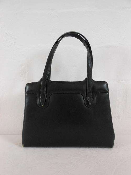 VINTAGE BLACK GENUINE LEATHER GOLD MEDAL POINTER KELLY STYLE BAG HANDBAG