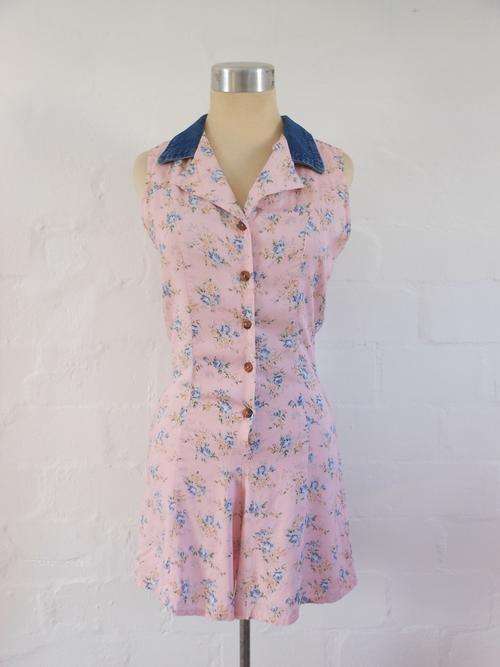 VINTAGE PINK FLORAL PRINT DENIM COLLAR SHORT PLAYSUIT ROMPER ONE PIECE - SIZE 8
