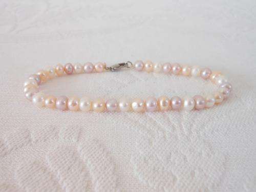 VINTAGE GENUINE CULTURED PEARL MULTI-COLOURED LILAC PEACH BEADED BRACELET BANGLE