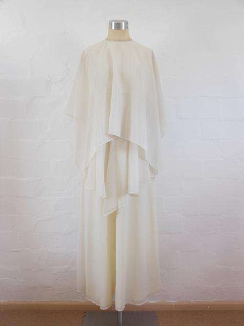*CLEARANCE SALE - 33% OFF* VINTAGE CREAM LAYERED TIERED FORMAL EVENING KAFTAN DRESS - SIZE 10