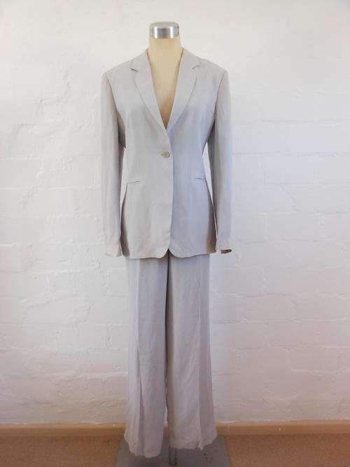 *EMPORIO ARMANI* DESIGNER LIGHT GREY JACKET BLAZER TROUSERS PANT SUIT - MADE IN ITALY - SIZE 12