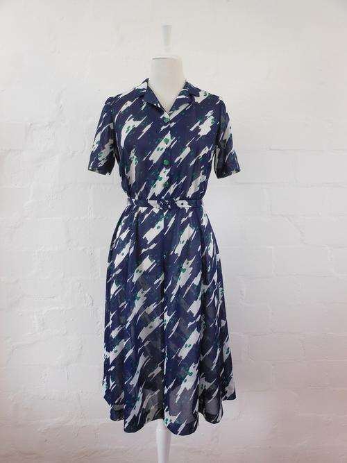 VINTAGE NAVY BLUE WHITE ABSTRACT PRINT BELTED DAY DRESS - SIZE 10