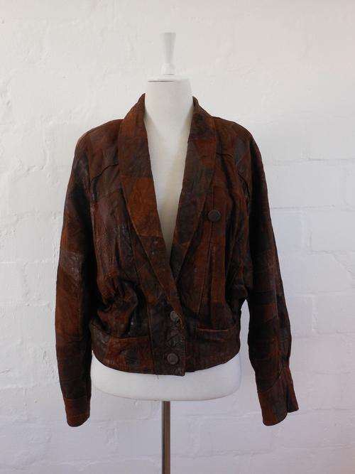 *CLEARANCE SALE - 50% OFF* *GENUINE LEATHER* VINTAGE PATCH BROWN LADIES JACKET - SIZE LARGE