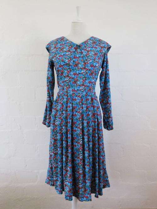 VINTAGE FLORAL PRINT OVERSIZE COLLAR BLUE RED LONG SLEEVE DAY DRESS - SIZE 10