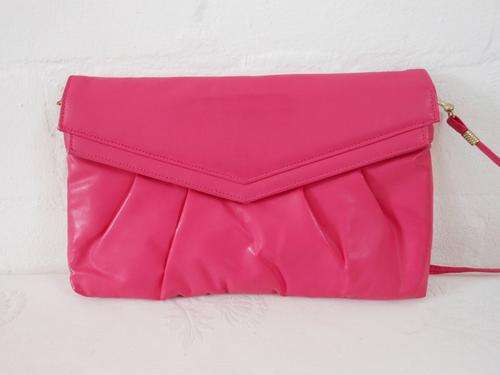 VINTAGE HOT PINK FAUX LEATHER VINYL SLING CLUTCH BAG HANDBAG