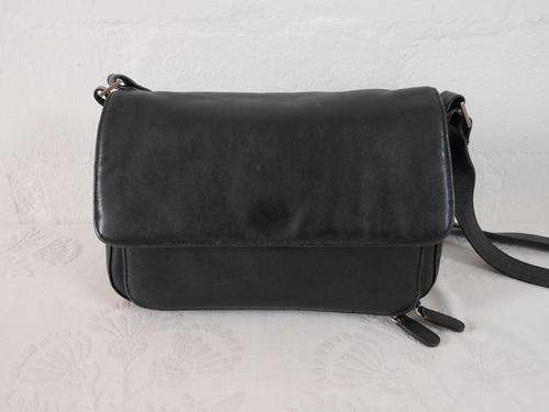 VINTAGE BRANDO GENUINE LEATHER BLACK SLING BAG HANDBAG